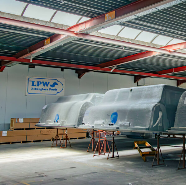 Wat is een vinylester zwembad en waarom gaat het een leven lang mee?